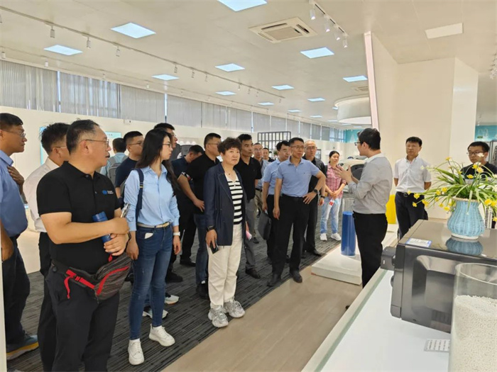 A delegation from the flame retardant Materials and Application Professional Committee of the China Plastics Processing Industry Association visited POLYROCKS